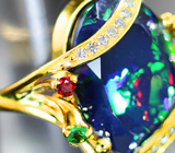 Золотое кольцо с крупным ограненным черным опалом 4,54 карата, цаворитами, красными сапфирами и бриллиантами Золото