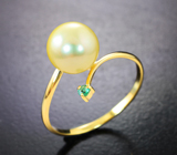 Золотое кольцо с безупречным золотистым жемчугом 4,72 карата и уральскими изумрудами Золото
