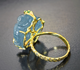 Золотое кольцо с ярким резным аквамарином 20,68 карата и цаворитами
