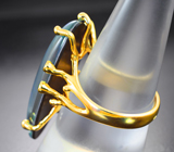Золотое кольцо с крупным ярким австралийским триплет опалом 17,72 карата, цаворитами и сапфиром Золото