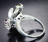 Серебряное кольцо cо звездчатым сапфиром 11,11 карата, перидотами и родолитами Серебро 925