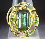 Золотое кольцо с зеленым турмалином высокой чистоты 4,75 карата и диопсидами Золото