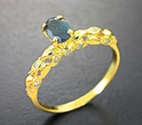 Золотое кольцо с редким насыщенным уральским александритом высокой чистоты 0,47 карата и бриллиантами Золото