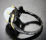 Серебряное кольцо с лунным камнем 3,66 карата и топазами