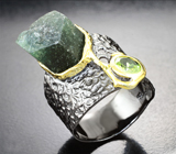 Серебряное кольцо с кристаллом турмалина и перидотом