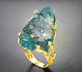 Редкость! Массивное золотое кольцо с сочно-зелеными кристаллами диоптаза и бесцветного кварца 58,17 карата, уральскими изумрудами и бриллиантами