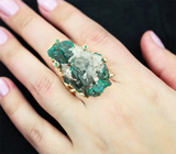 Редкость! Массивное золотое кольцо с сочно-зелеными кристаллами диоптаза и бесцветного кварца 58,17 карата, уральскими изумрудами и бриллиантами Золото