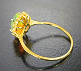 Золотое кольцо с ограненным эфиопским опалом и лейкосапфирами Золото