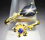 Золотое кольцо cо звездчатым сапфиром редкой формы, синим сапфиром и бриллиантом Золото