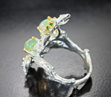 Серебряное кольцо с кристаллическими эфиопскими опалами, диопсидами и голубыми топазами