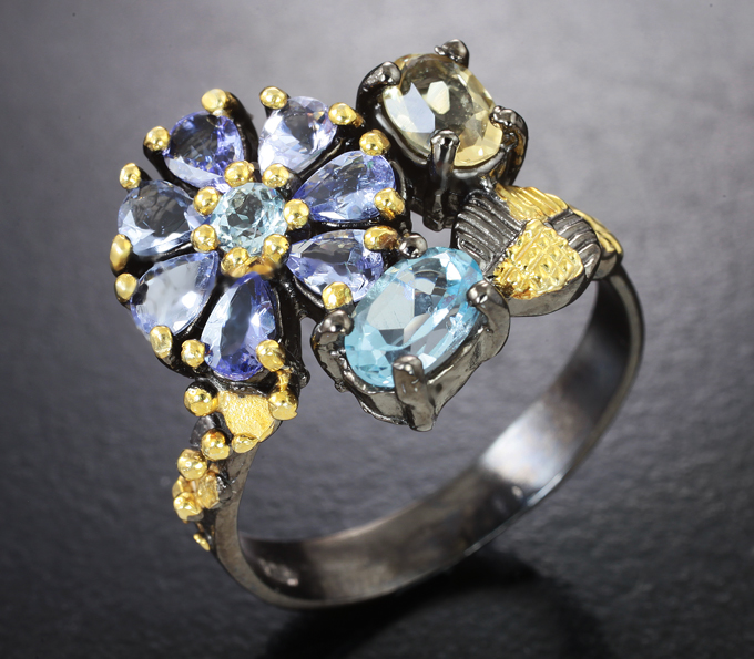 Серебряное кольцо с цитрином, голубыми топазами и танзанитами