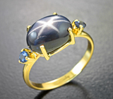 Золотое кольцо cо звездчатым 5,56 карата и синими сапфирами