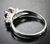Кольцо с рубином 1,44 карата и бесцветными цирконами Серебро 925