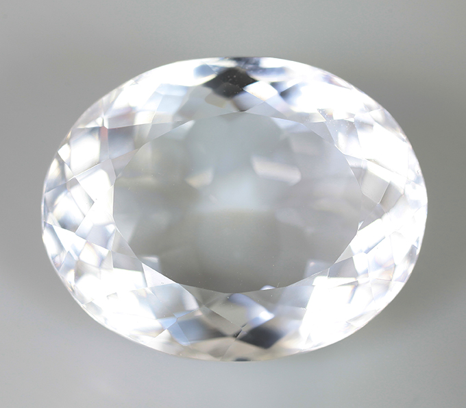 Чистейший бесцветный кварц 23,67 карата