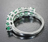 Стильное серебряное кольцо с изумрудами