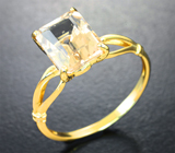 Золотое кольцо с персиковым морганитом 2,67 карата