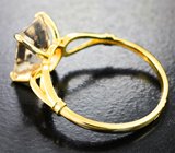 Золотое кольцо с персиковым морганитом 2,67 карата