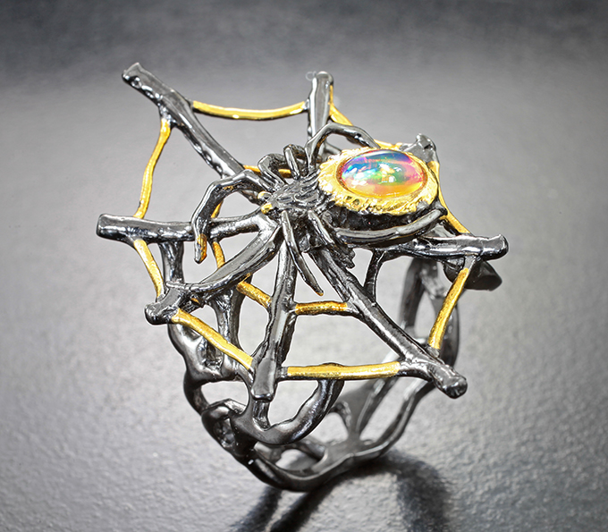 Серебряное кольцо с кристаллическим эфиопским опалом