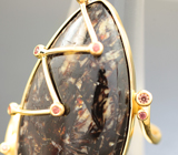 Крупное золотое кольцо с редким астрофиллитом с уникальными золотистыми включениями 32,94 карата и сапфирами Золото