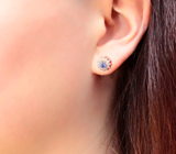 Симпатичные серебряные пусеты с танзанитами и бесцветными топазами Серебро 925