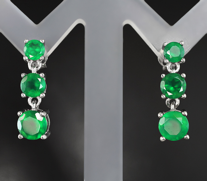 Яркие серебряные серьги с хризопразом