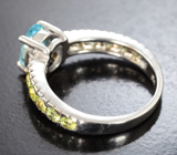 Замечательное серебряное кольцо с голубым топазом и перидотами Серебро 925