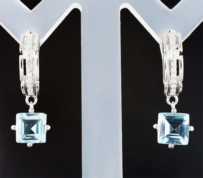 Чудесные серебряные серьги с голубыми топазами