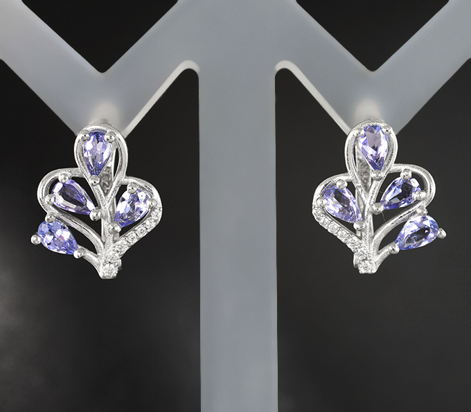 Изысканные серебряные серьги с танзанитами