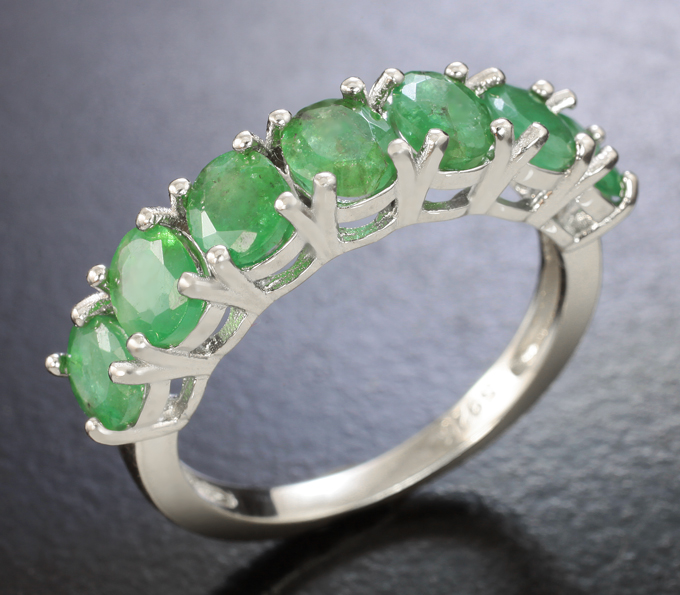 Серебряное кольцо с изумрудами