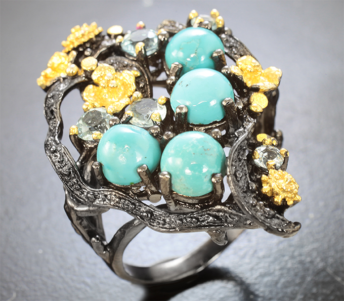 Серебряное кольцо с бирюзой и голубыми топазами