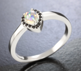 Чудесное серебряное кольцо с кристаллическим эфиопским опалом и черными шпинелями