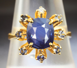 Золотое кольцо с крупным полихромным сапфиром 3,44 карата и бриллиантом Золото