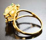 Золотое кольцо с золотистой морской жемчужиной 5,7 карата и уральскими изумрудами Золото