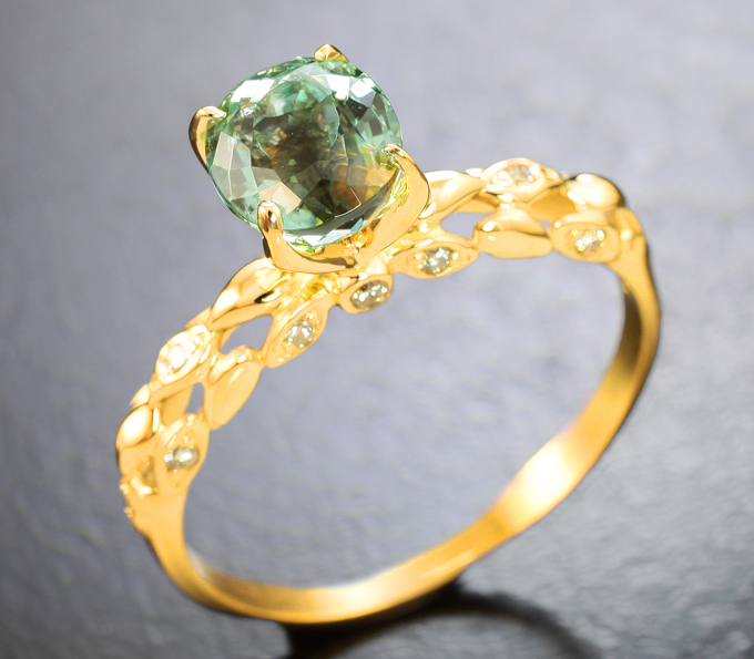 Золотое кольцо с ярким полихромным параиба турмалином 1,28 карата