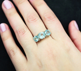 Замечательное cеребряное кольцо с голубыми топазами