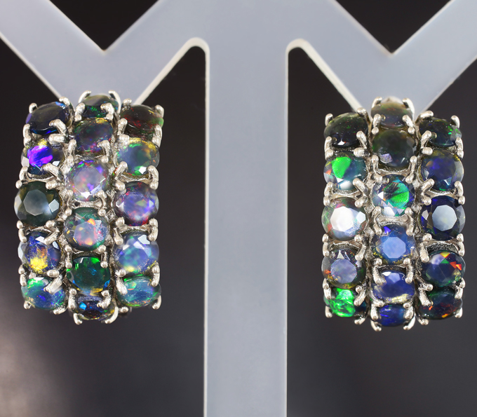 Шикарные серебряные серьги с ограненными черными опалами