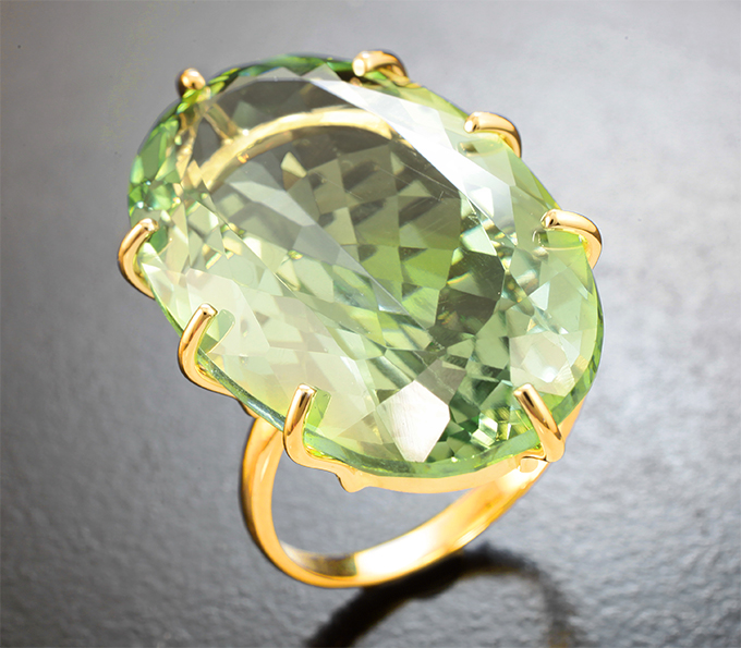 Золотое кольцо с крупным фисташковым празиолитом 27,13 карата