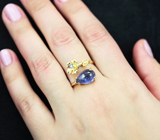 Золотое кольцо с яркими танзанитами 5,25 карата и бриллиантом Золото