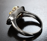 Серебряное кольцо с кристаллическим эфиопским опалом и диопсидом