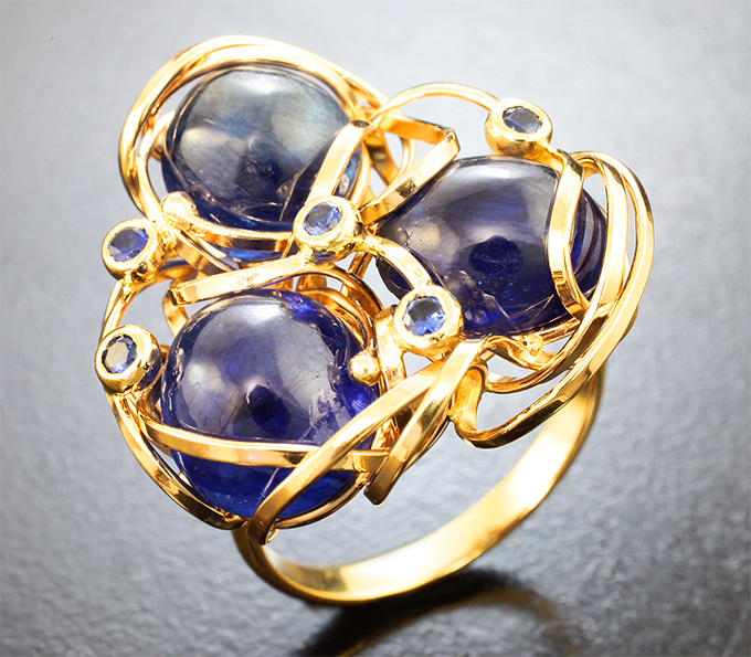 Золотое кольцо c насыщенно-синими сапфирами 17,14 карата
