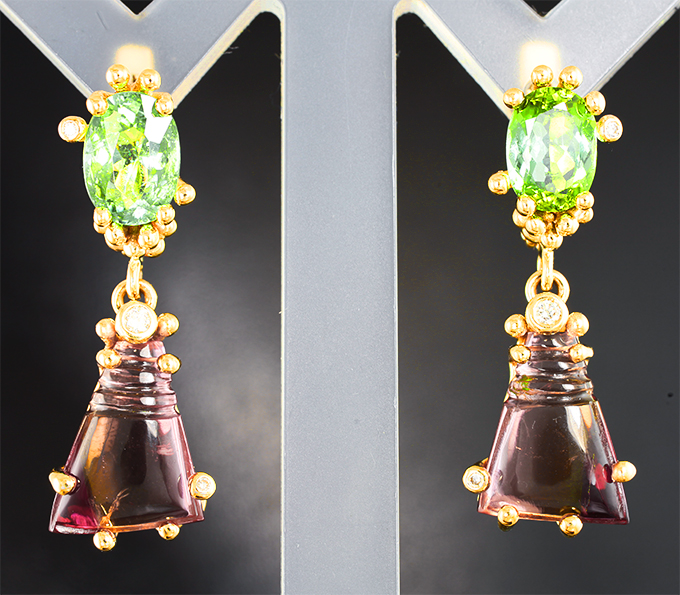 Золотые серьги с яркими «неоновыми» и резными полихромными турмалинами 12,15 карата и бриллиантами