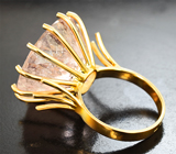 Золотое коктейльное кольцо с крупным нежно-розовым морганитом 36 карат и бриллиантами Золото