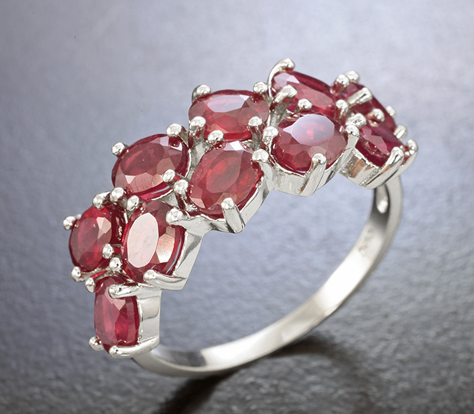 Шикарное серебряное кольцо с рубинами