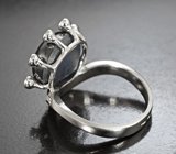 Кольцо с крупным звездчатым сапфиром 13,5 карата, синими сапфирами и бриллиантами 