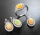 Изысканный серебряный комплект с кристаллическими эфиопскими опалами