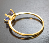 Золотое кольцо с ярким танзанитом высоких характеристик 0,97 карата