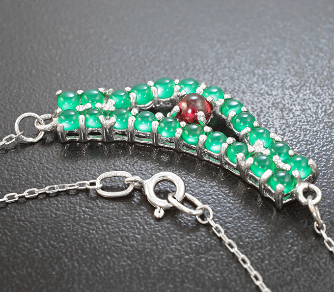 Оригинальное серебряное колье с родолитом гранатом и хризопразом Серебро 925