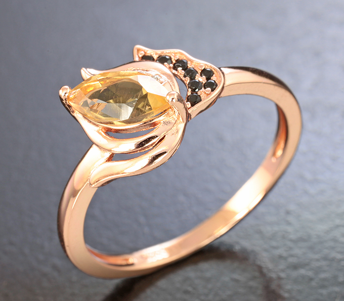 Прелестное серебряное кольцо с цитрином и черными шпинелями
