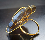 Крупное золотое кольцо с контрастным петерситом 46,7 карата