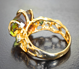 Золотое кольцо с крупным полихромным турмалином 10,67 карата, демантоидами гранатами и бриллиантами Золото
